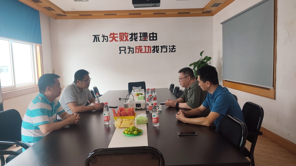Benvenuti giovani talenti eccezionali dell'Università di Zhejiang per visitare e guidare la nostra azienda